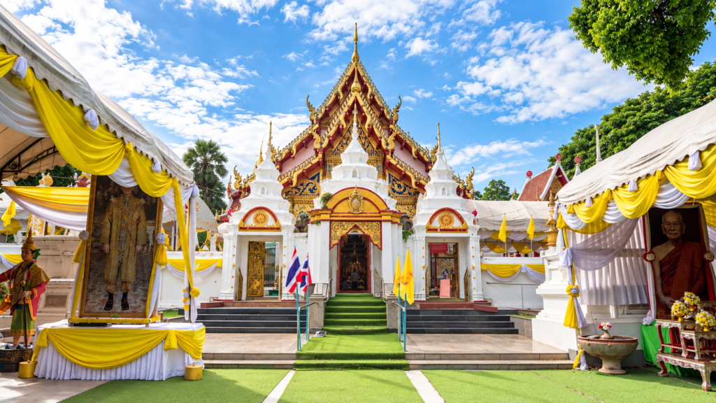 AI-genereret illustration af tempelhallen ved Wat Phra Thaen Sila At i Uttaradit-provinsen.